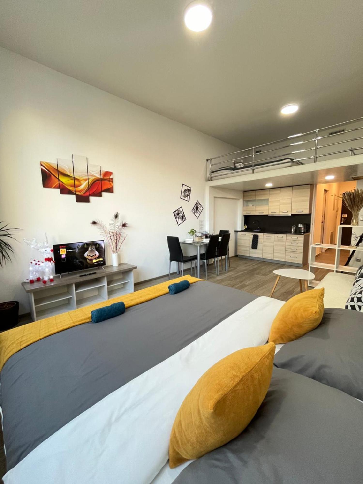 Vit - Free Parking - O2 Arena Appartement